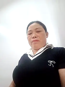 Snapshot of -Lytina- chatting on May 11, 2026, 10:51 pm -Lytina- online show from May 11, 2026, 10:51 pm