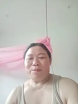 Snapshot of -Lytina- chatting on May 20, 2026, 2:18 am -Lytina- online show from May 20, 2026, 2:18 am
