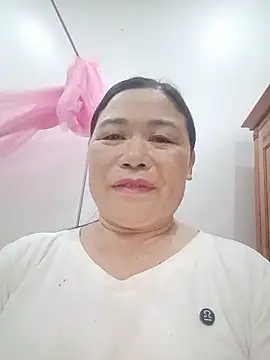 Snapshot of -Lytina- chatting on June 1, 2026, 2:52 pm -Lytina- online show from June 1, 2026, 2:52 pm