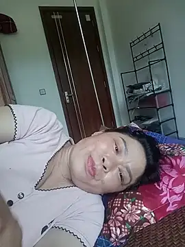 Snapshot of -Lytina- chatting on June 2, 2026, 6:04 am -Lytina- online show from June 2, 2026, 6:04 am