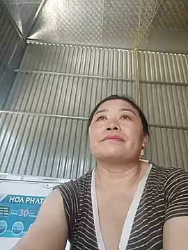 Snapshot of -Lytina- chatting on June 7, 2026, 3:32 am -Lytina- online show from June 7, 2026, 3:32 am