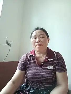 Snapshot of -Lytina- chatting on June 10, 2026, 5:39 am -Lytina- online show from June 10, 2026, 5:39 am