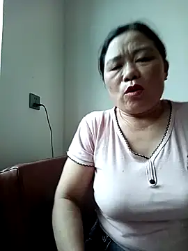 Snapshot of -Lytina- chatting on June 11, 2026, 12:32 am -Lytina- online show from June 11, 2026, 12:32 am