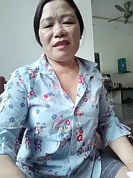 Snapshot of -Lytina- chatting on June 25, 2026, 5:23 am -Lytina- online show from June 25, 2026, 5:23 am