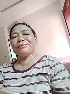Snapshot of -Lytina- chatting on July 9, 2026, 6:28 am -Lytina- online show from July 9, 2026, 6:28 am