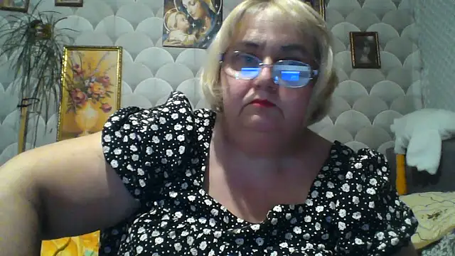 MarinaFarina53 online show from June 10, 2026, 7:35 pm