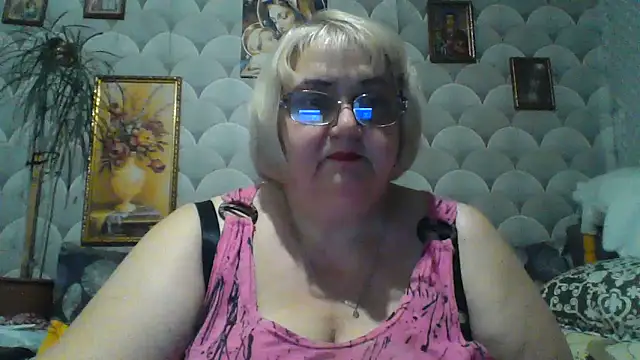 MarinaFarina53 online show from June 12, 2026, 7:46 pm