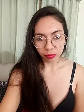 Snapshot of Mia_essence chatting on May 9, 2026, 11:21 pm Mia essence online show from May 9, 2026, 11:21 pm