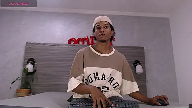 Dilan Hall online show from June 3, 2026, 9:42 pm