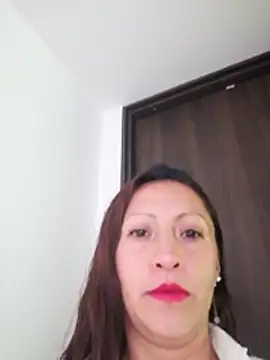 Snapshot of Vely_ chatting on June 3, 2026, 6:46 pm Vely online show from June 3, 2026, 6:46 pm