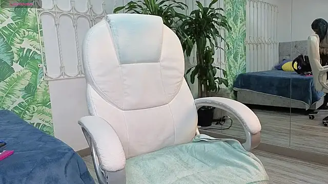 baby julieta00 online show from June 20, 2026, 12:30 pm
