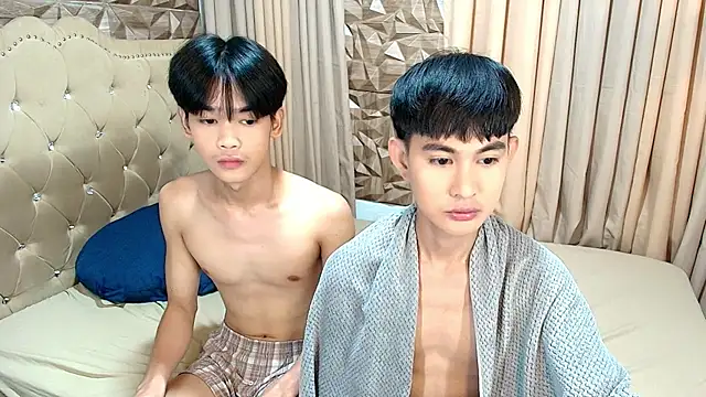UrcutieguyxLover online show from May 8, 2026, 5:40 pm