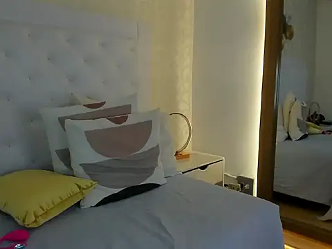 candy eyes  online show from May 21, 2026, 3:24 am