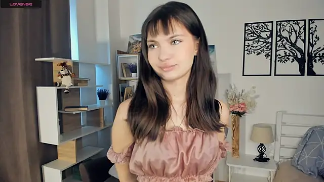 LupitaSolt online show from June 1, 2026, 9:11 am