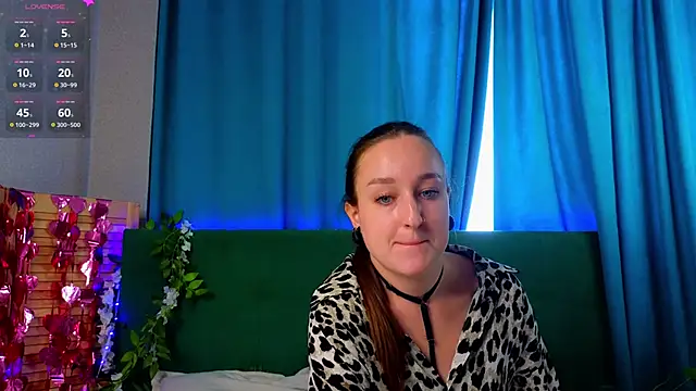 SandraWarren online show from June 3, 2026, 8:28 am