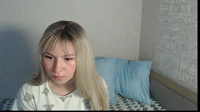 polly holyy online show from May 21, 2026, 1:23 am