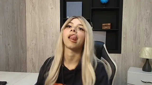 Vampy Monroe online show from May 9, 2026, 3:17 pm