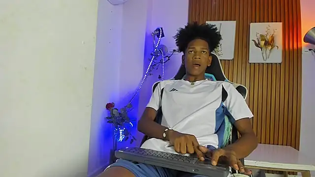Afrowayuu online show from May 21, 2026, 5:42 pm