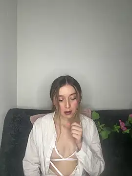 Sarisloves online show from June 17, 2026, 1:08 am