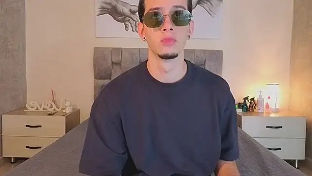 isaacblaze  online show from July 7, 2026, 3:31 am