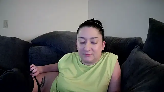 Hottie90210 online show from May 10, 2026, 8:41 am
