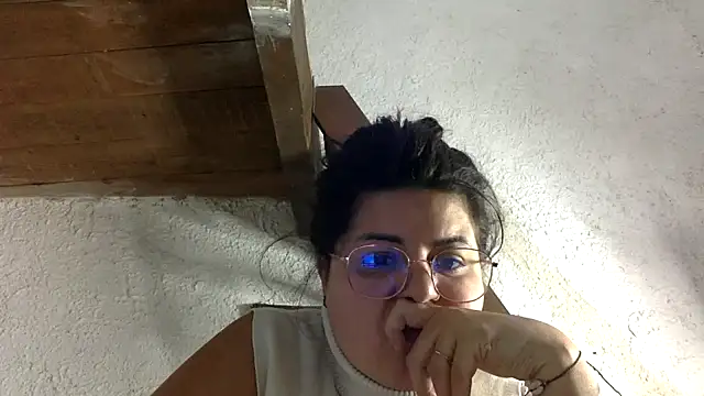 Snapshot of velvelshadow chatting on May 20, 2026, 2:12 pm velvelshadow online show from May 20, 2026, 2:12 pm