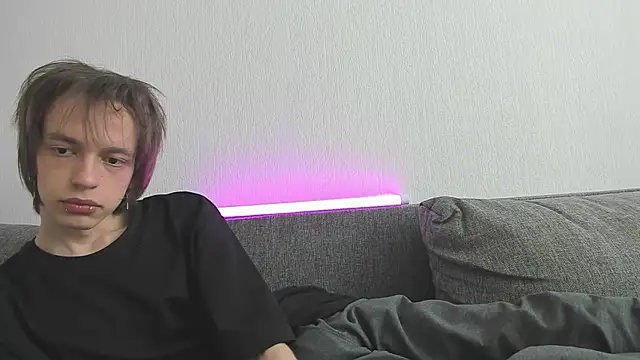 Nolan Sagee online show from May 19, 2026, 6:42 am