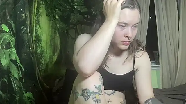 Snapshot of mo0ngoddess chatting on February 12, 2026, 2:50 am mo0ngoddess online show from February 12, 2026, 2:50 am