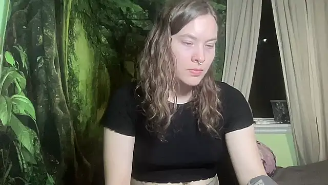 Snapshot of mo0ngoddess chatting on February 15, 2026, 4:20 am mo0ngoddess online show from February 15, 2026, 4:20 am