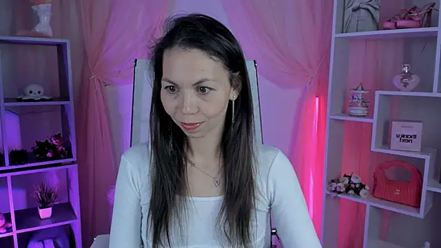 TrasyMorris online show from June 3, 2026, 4:04 am