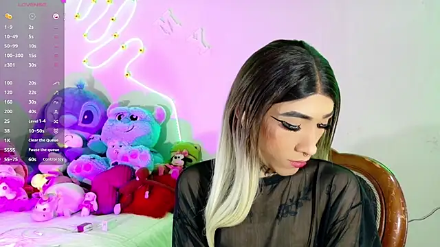 violeta E  online show from June 14, 2026, 7:16 pm