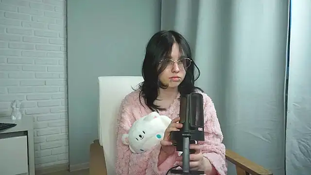 Snapshot of CloudyLina chatting on May 12, 2026, 4:04 pm CloudyLina online show from May 12, 2026, 4:04 pm