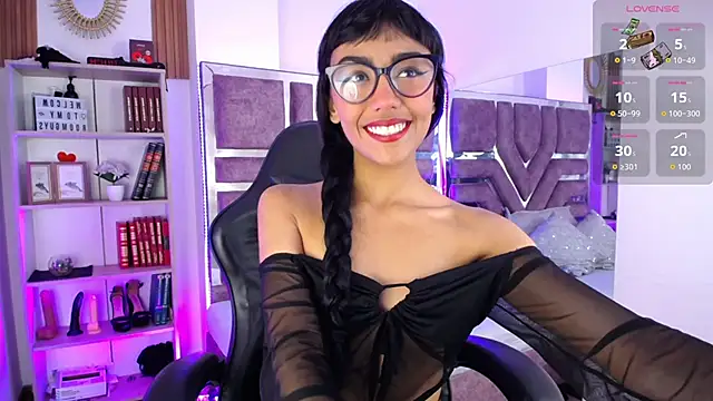 Violett Gardenn online show from June 10, 2026, 11:31 am