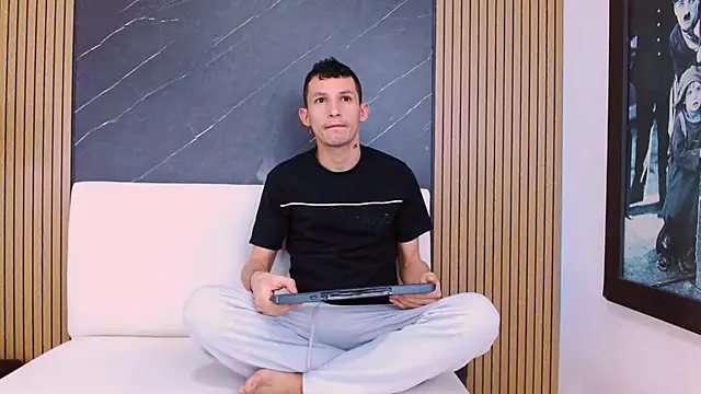 Isak Berekoa online show from June 30, 2026, 11:00 am