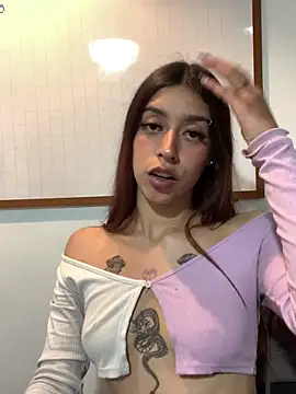 SarahFox- online show from May 11, 2026, 9:12 pm