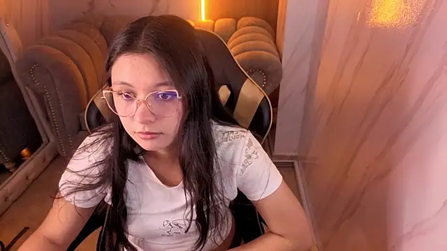 HoneyDoll tf online show from June 25, 2026, 12:42 pm