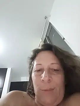 Snapshot of Nikki_milf69 chatting on June 25, 2026, 5:23 am Nikki milf69 online show from June 25, 2026, 5:23 am