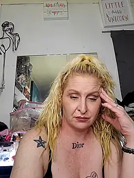 Snapshot of NutNmyGUTdaddy chatting on June 4, 2026, 9:48 am NutNmyGUTdaddy online show from June 4, 2026, 9:48 am