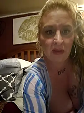 Snapshot of NutNmyGUTdaddy chatting on June 30, 2026, 9:43 am NutNmyGUTdaddy online show from June 30, 2026, 9:43 am