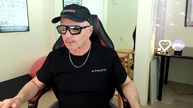 hotdadbod online show from January 14, 2025, 9:20 pm