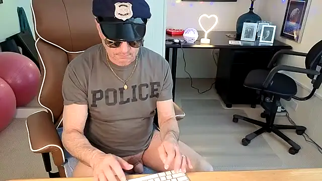 hotdadbod online show from January 8, 2026, 9:39 pm