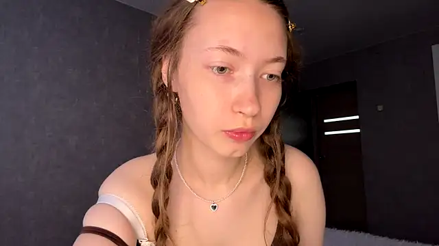 Snapshot of Emily_Mur_ chatting on June 23, 2026, 5:05 am Emily Mur online show from June 23, 2026, 5:05 am