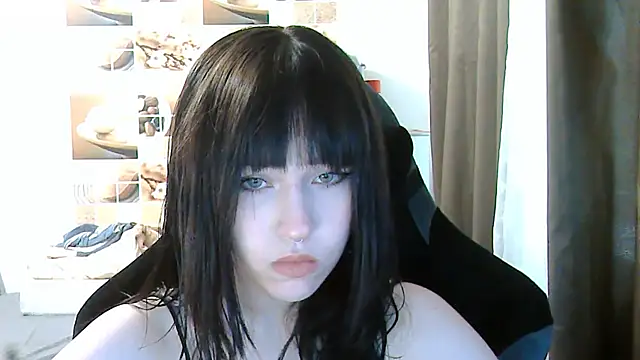 NoirEva online show from June 17, 2026, 4:52 pm