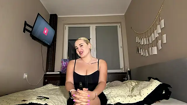 SidneySe online show from May 12, 2026, 8:06 pm
