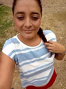 colombianpaisahot online show from May 13, 2026, 1:52 pm