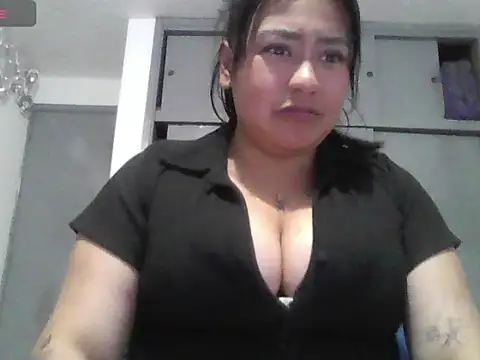Snapshot of Alaia_moretti chatting on May 21, 2026, 3:35 am Alaia moretti online show from May 21, 2026, 3:35 am