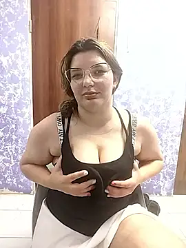 Snapshot of Nika6524 chatting on May 16, 2026, 7:56 pm Nika6524 online show from May 16, 2026, 7:56 pm