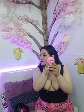 Snapshot of Laura__Castillo_ chatting on June 12, 2026, 12:15 pm Laura Castillo online show from June 12, 2026, 12:15 pm