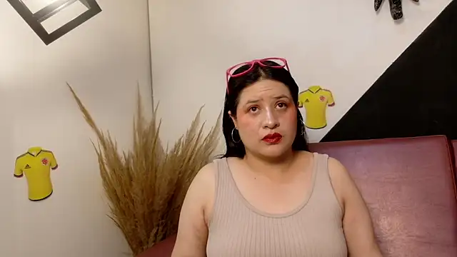 Snapshot of Laura__Castillo_ chatting on July 1, 2026, 12:40 pm Laura Castillo online show from July 1, 2026, 12:40 pm