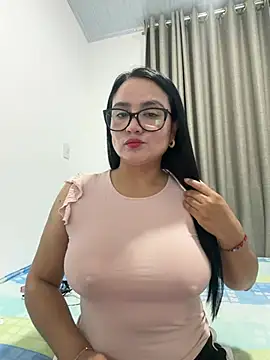 Snapshot of rousee69_ chatting on June 28, 2026, 12:27 am rousee69 online show from June 28, 2026, 12:27 am